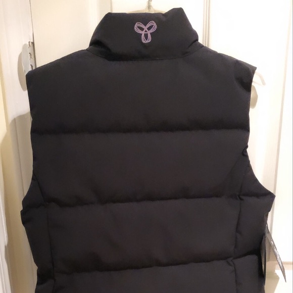 Aritzia powder vest (waterproof) BNWT (SOLD!) - Picture 1 of 4
